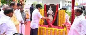 स्टालिन ने रानी वेलु नचियार की प्रतिमा का अनावरण किया स्टालिन ने रानी वेलु नचियार की प्रतिमा का अनावरण किया