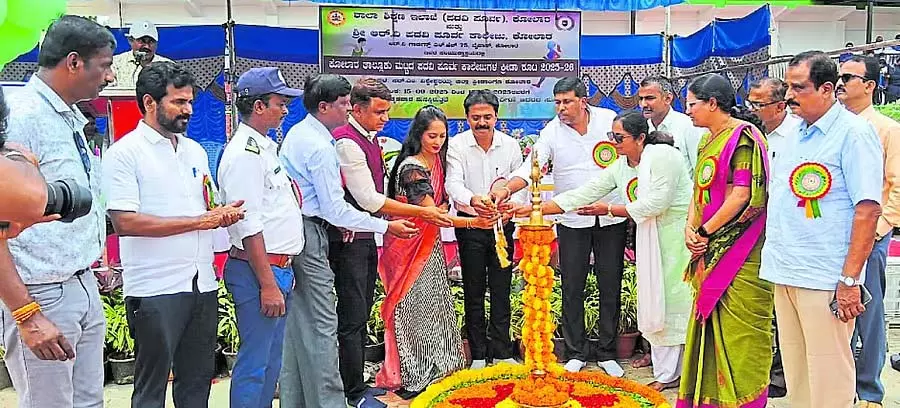 Kolar : प्री-यूनिवर्सिटी कॉलेजों की खेल प्रतियोगिता शुरू Kolar : प्री-यूनिवर्सिटी कॉलेजों की खेल प्रतियोगिता शुरू