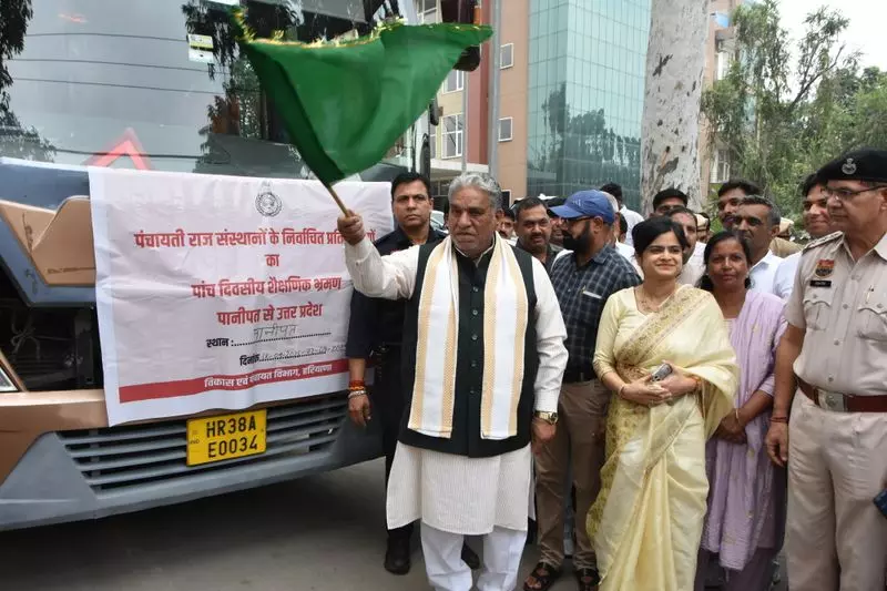 Haryana : 56 ग्राम पंचायतों के सदस्य आगरा, मथुरा के भ्रमण पर Haryana : 56 ग्राम पंचायतों के सदस्य आगरा, मथुरा के भ्रमण पर