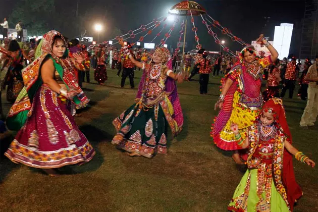 Bhopal: गैर-हिंदुओं की गरबा एंट्री पर रामेश्वर शर्मा का तंज Bhopal: गैर-हिंदुओं की गरबा एंट्री पर रामेश्वर शर्मा का तंज