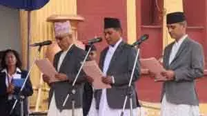 नेपाल के मंत्रियों ने जली हुई संसद का निरीक्षण किया, मरम्मत के आदेश दिए नेपाल के मंत्रियों ने जली हुई संसद का निरीक्षण किया, मरम्मत के आदेश दिए