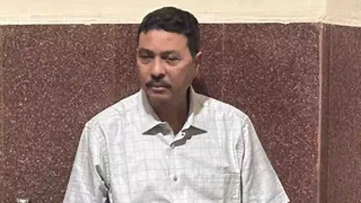 पूर्व आबकारी आयुक्त निरंजन दास को स्पेशल कोर्ट में पेश कर EOW ने मांगा रिमांड पूर्व आबकारी आयुक्त निरंजन दास को स्पेशल कोर्ट में पेश कर EOW ने मांगा रिमांड