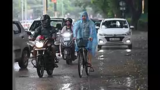 Chandigarh: इस सीजन में 11वीं बार सुखना का जलद्वार खुला Chandigarh: इस सीजन में 11वीं बार सुखना का जलद्वार खुला