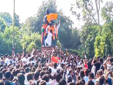 डूसू चुनाव: एबीवीपी की जीत के बाद अमित शाह और जेपी नड्डा समेत भाजपा के कई नेताओं ने बधाई दी डूसू चुनाव: एबीवीपी की जीत के बाद अमित शाह और जेपी नड्डा समेत भाजपा के कई नेताओं ने बधाई दी