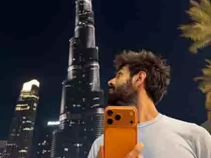 Kartik Aaryan: बुर्ज खलीफा के साथ किया फनी ट्विस्ट Kartik Aaryan: बुर्ज खलीफा के साथ किया फनी ट्विस्ट