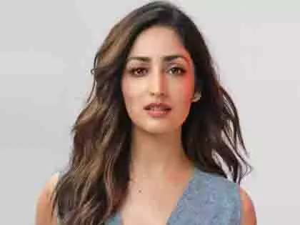 Yami Gautam: फ्लाइट में फैन संग खास मुलाकात Yami Gautam: फ्लाइट में फैन संग खास मुलाकात