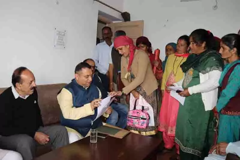 उप विधानसभा अध्यक्ष ने Nohradhar में सामुदायिक स्वास्थ्य केंद्र भवन के निर्माण की समीक्षा की उप विधानसभा अध्यक्ष ने Nohradhar में सामुदायिक स्वास्थ्य केंद्र भवन के निर्माण की समीक्षा की