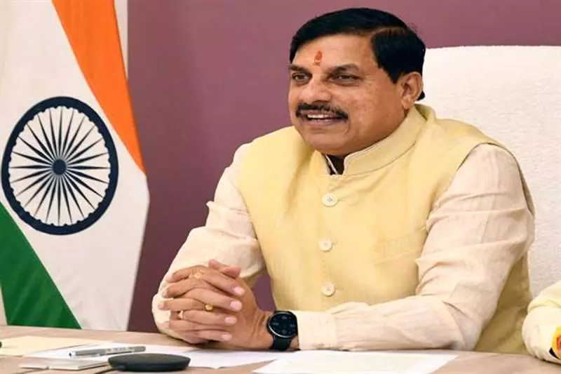 Jabalpur: CM ने आदिवासियों को लेकर दिया संदेश, स्वच्छता में हाथ बटाया Jabalpur: CM ने आदिवासियों को लेकर दिया संदेश, स्वच्छता में हाथ बटाया