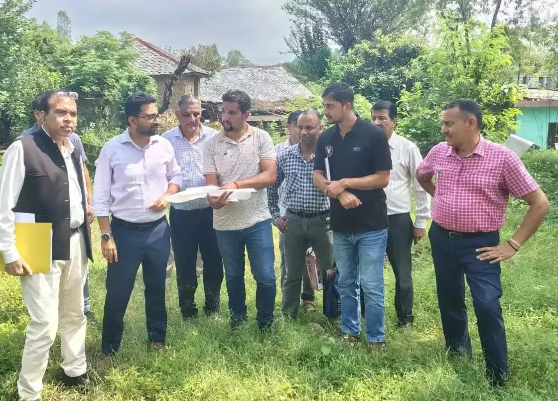 Hamirpur: मेडिकल कॉलेज भूमि हस्तांतरण पर अभिषेक गर्ग का निर्देश Hamirpur: मेडिकल कॉलेज भूमि हस्तांतरण पर अभिषेक गर्ग का निर्देश