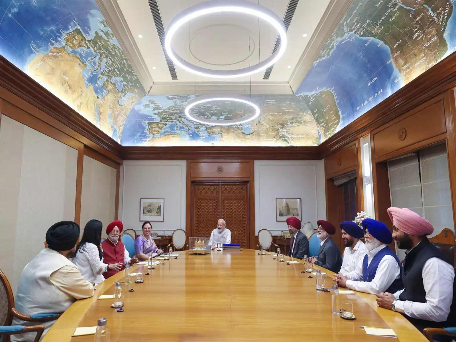 हरदीप पुरी और समिति ने सिख अवशेष जोरे साहिब की सुरक्षा के लिए PM मोदी को सिफारिशें सौंपी हरदीप पुरी और समिति ने सिख अवशेष जोरे साहिब की सुरक्षा के लिए PM मोदी को सिफारिशें सौंपी