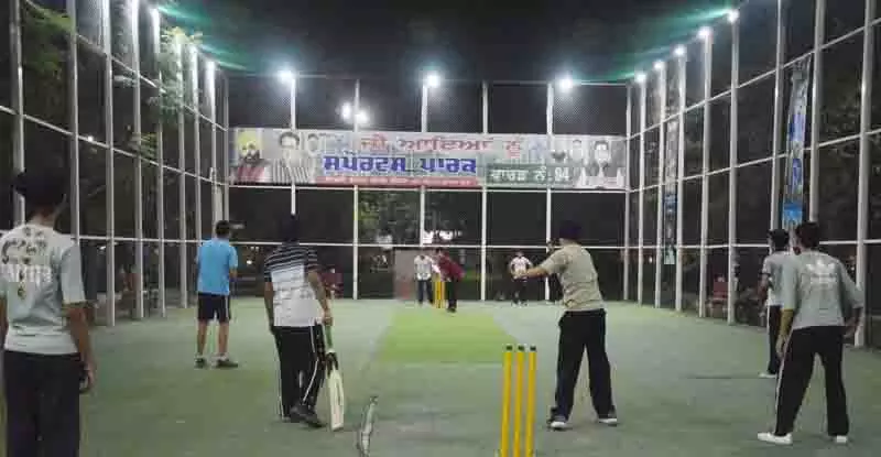 Ludhiana: सुलभ खेल सुविधाओं की मांग के बीच शहर में बॉक्स क्रिकेट का चलन बढ़ा Ludhiana: सुलभ खेल सुविधाओं की मांग के बीच शहर में बॉक्स क्रिकेट का चलन बढ़ा