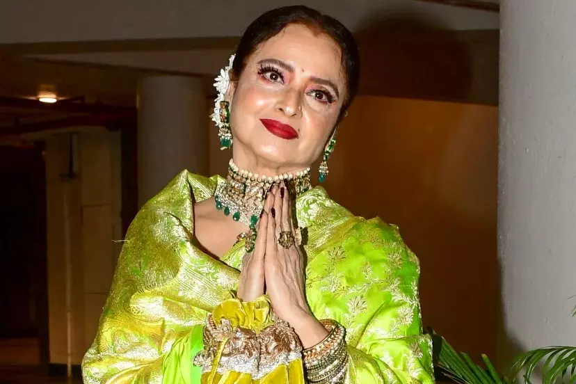 शबाना आजमी के जश्न में रेखा, माधुरी और विद्या की सजीव परफॉर्मेंस शबाना आजमी के जश्न में रेखा, माधुरी और विद्या की सजीव परफॉर्मेंस