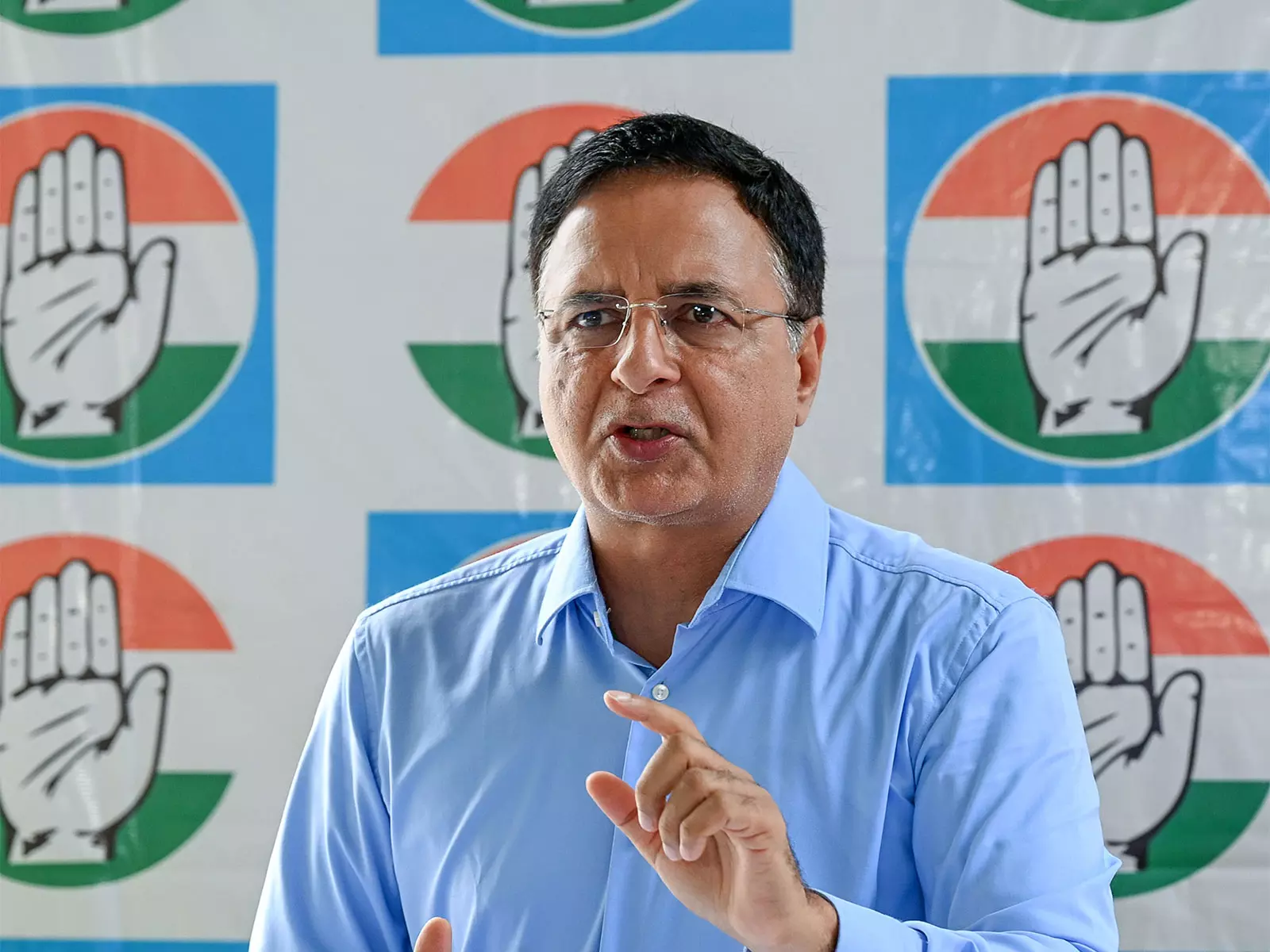 नायब सैनी और BJP सरकार ने गुड़गांव को गुंडों का शहर बना दिया: कांग्रेस नेता रणदीप सुरजेवाला नायब सैनी और BJP सरकार ने गुड़गांव को गुंडों का शहर बना दिया: कांग्रेस नेता रणदीप सुरजेवाला