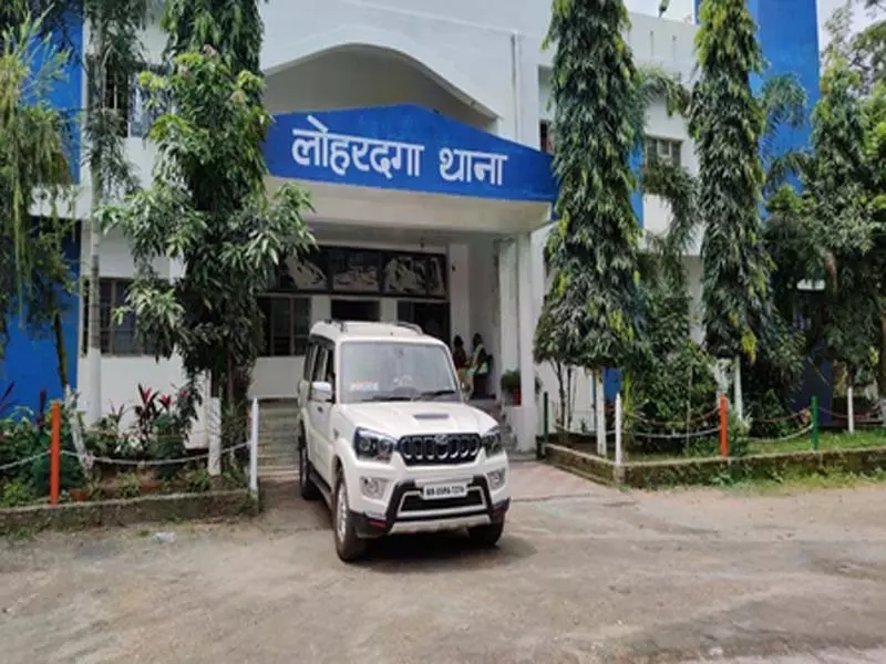 मेले से लौट रही नाबालिग से गैंगरेप, 3 आरोपी गिरफ्तार, 2 फरार मेले से लौट रही नाबालिग से गैंगरेप, 3 आरोपी गिरफ्तार, 2 फरार
