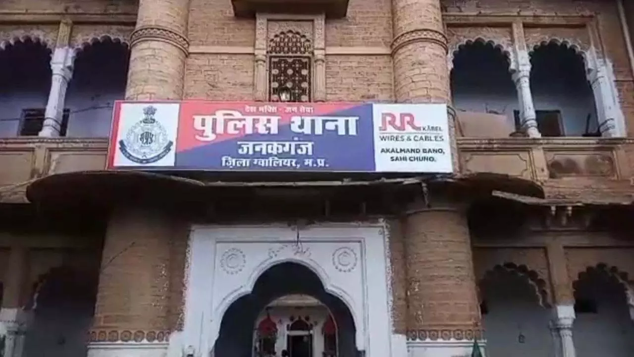 धान खरीदी घोटाले में पांच आरोपी अभी भी फरार, पुलिस ने इनाम बढ़ाकर किया 20 हजार धान खरीदी घोटाले में पांच आरोपी अभी भी फरार, पुलिस ने इनाम बढ़ाकर किया 20 हजार