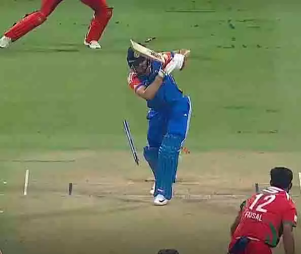 Asia Cup 2025: शाह फैसल ने शुभमन गिल को सस्ते में किया आउट Asia Cup 2025: शाह फैसल ने शुभमन गिल को सस्ते में किया आउट
