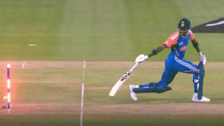 Asia Cup: जितेन रामानंदी के तेज रिफ्लेक्स से हार्दिक पांड्या जल्दी रन आउट Asia Cup: जितेन रामानंदी के तेज रिफ्लेक्स से हार्दिक पांड्या जल्दी रन आउट