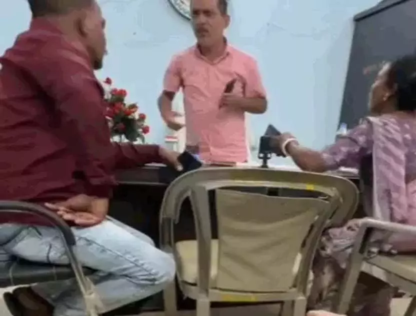 नगर पंचायत मल्हार की अध्यक्ष और पति पर केस दर्ज, CMO से गाली-गलौज और मारपीट की कोशिश नगर पंचायत मल्हार की अध्यक्ष और पति पर केस दर्ज, CMO से गाली-गलौज और मारपीट की कोशिश