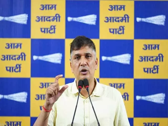 सौरभ भारद्वाज ने चुनाव आयोग से एफआईआर की कॉपी मांगी सौरभ भारद्वाज ने चुनाव आयोग से एफआईआर की कॉपी मांगी