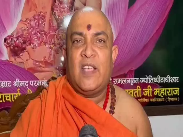 रामलीला में पूनम पांडे के मंदोदरी किरदार पर विवाद, संत समाज ने जताई नाराजगी रामलीला में पूनम पांडे के मंदोदरी किरदार पर विवाद, संत समाज ने जताई नाराजगी