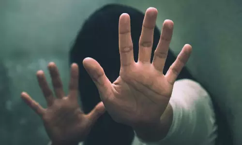 इंस्टाग्राम में बनी सहेली से मिलने होटल गई महिला, लड़का निकला, रेप इंस्टाग्राम में बनी सहेली से मिलने होटल गई महिला, लड़का निकला, रेप
