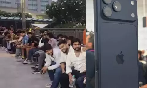 iPhone लवर्स, आधी रात मॉल के बाहर उमड़ी भीड़