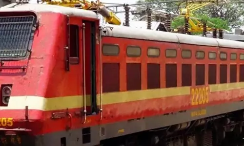 TTE का डिमोशन, रेलवे ने चेन पुलिंग के लिए दोषी माना