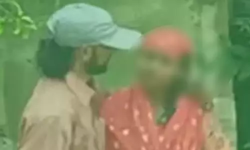 सरेआम क्रूरता...मोहब्बत की आड़ में पत्नी के साथ बेरहमी