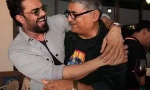 ‘जॉली एलएलबी-3’ के लिए मनीष पॉल ने दी शुभकामनाएं, गजराज राव के साथ शेयर की तस्वीर
