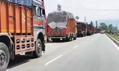 कश्मीर के लिए दोहरी मार कश्मीर के लिए दोहरी मार