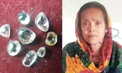 Panna: हीरों की चमक से बदल गई मजदूर महिला की किस्मत Panna: हीरों की चमक से बदल गई मजदूर महिला की किस्मत