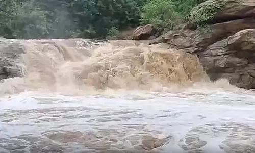 उत्तरा कावेरी नदी में बाढ़: भूतल भी डूबा उत्तरा कावेरी नदी में बाढ़: भूतल भी डूबा
