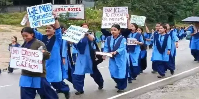 Arunachal : छात्रों के प्रदर्शन के बाद महिला संगठन ने शिक्षा व्यवस्था सुधारने पर जोर दिया Arunachal : छात्रों के प्रदर्शन के बाद महिला संगठन ने शिक्षा व्यवस्था सुधारने पर जोर दिया