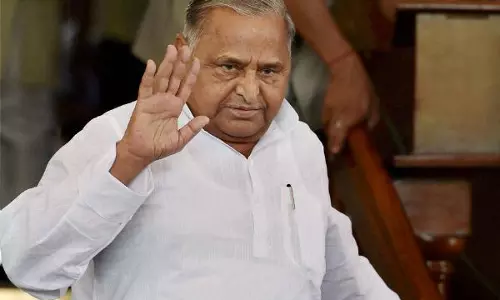 Lucknow: मुलायम सिंह यादव के रिश्तेदार पर FIR