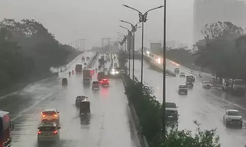 Bengaluru : रात भर हुई भारी बारिश से कई जगहों पर बाढ़, लोग घबराए