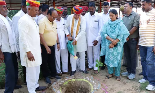 Jaipur: संसदीय कार्य मंत्री ने धवा के बड़ला नगर के ग्रामीण सेवा शिविर का किया अवलोकन Jaipur: संसदीय कार्य मंत्री ने धवा के बड़ला नगर के ग्रामीण सेवा शिविर का किया अवलोकन