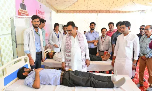 Jaipur: प्रदेश में एक ही दिन में 27 हजार 629 लोगों ने किया रक्तदान Jaipur: प्रदेश में एक ही दिन में 27 हजार 629 लोगों ने किया रक्तदान