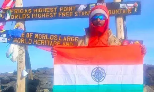 बारगढ़ के युवाओं ने माउंट किलिमंजारो पर चढ़ाई की बारगढ़ के युवाओं ने माउंट किलिमंजारो पर चढ़ाई की