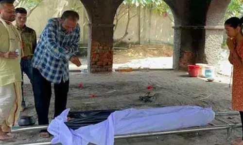 पत्नी का अंतिम संस्कार करने घोटाले के आरोपी को कोर्ट ने दी अनुमति