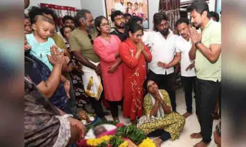Tamil Nadu के डिप्टी सीएम उदयनिधि स्टालिन, धनुष ने दिवंगत अभिनेता रोबो शंकर को श्रद्धांजलि दी Tamil Nadu के डिप्टी सीएम उदयनिधि स्टालिन, धनुष ने दिवंगत अभिनेता रोबो शंकर को श्रद्धांजलि दी