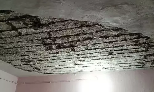 छात्रावास हड़ताल: जर्जर इमारत छात्रों को अपनी जान का डर