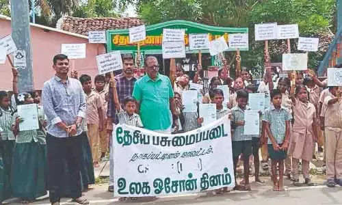 Nagapattinam के स्कूली छात्रों ने ओजोन जागरूकता रैली निकाली Nagapattinam के स्कूली छात्रों ने ओजोन जागरूकता रैली निकाली