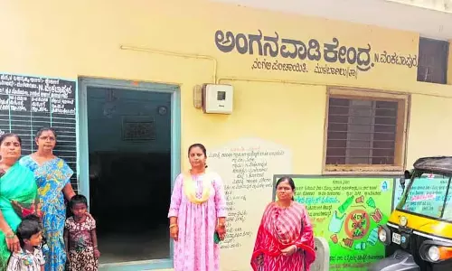 Nangli : आंगनवाड़ी केंद्र पर तालाबंदी हटाई गई Nangli : आंगनवाड़ी केंद्र पर तालाबंदी हटाई गई