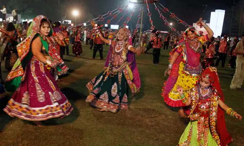 Bhopal: गैर-हिंदुओं की गरबा एंट्री पर रामेश्वर शर्मा का तंज Bhopal: गैर-हिंदुओं की गरबा एंट्री पर रामेश्वर शर्मा का तंज