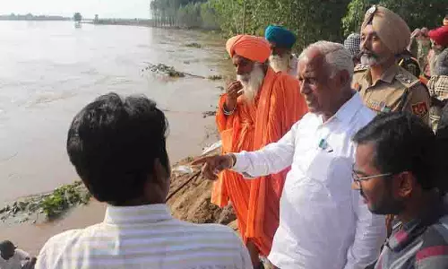 मंत्री ने मंडला छाना में Dhussi Dam के सुदृढ़ीकरण की समीक्षा की मंत्री ने मंडला छाना में Dhussi Dam के सुदृढ़ीकरण की समीक्षा की