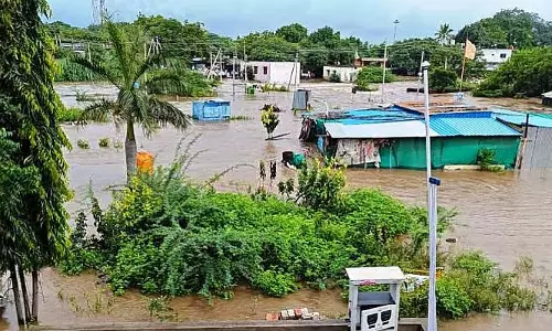वरुणा की गर्जना: कई गांव बाढ़ में डूबे