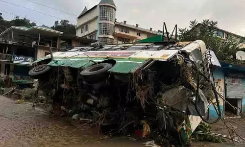 धर्मपुर बाढ़ से HPSEB को 4.6 करोड़ रुपये का नुकसान, HRTC की 20 बसें क्षतिग्रस्त धर्मपुर बाढ़ से HPSEB को 4.6 करोड़ रुपये का नुकसान, HRTC की 20 बसें क्षतिग्रस्त