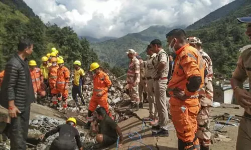 Uttarakhand : चमोली में पांच और शव मिले, मृतकों की संख्या सात हुई