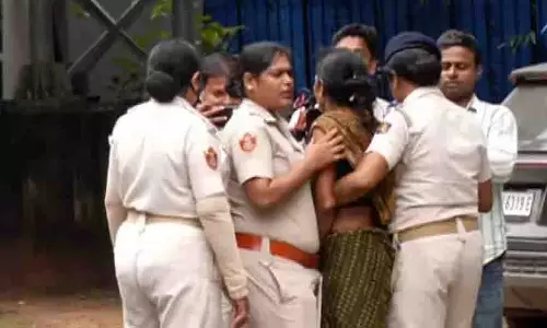 Odisha: महिला को हंगामे के बाद पुलिस ने हिरासत में लिया