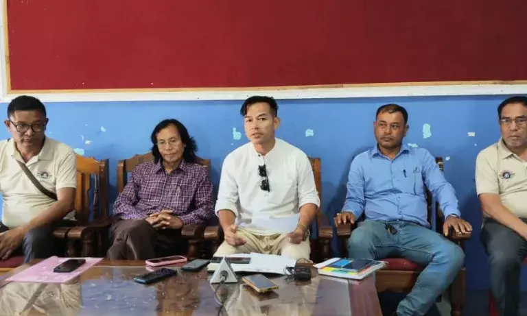Manipur विस्थापितों ने घर वापसी पर सरकार से मांगा भरोसा Manipur विस्थापितों ने घर वापसी पर सरकार से मांगा भरोसा